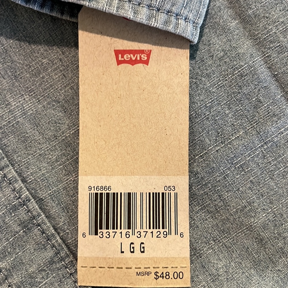 Levi’s Button Down - Picture 4 of 8